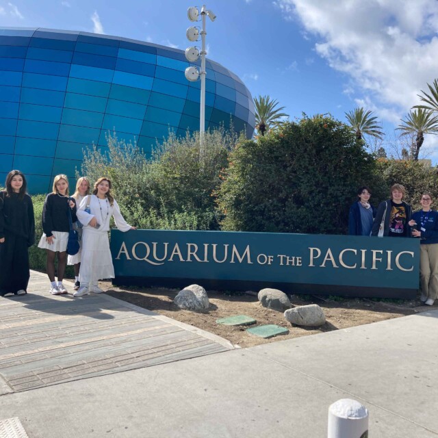 AEL students at the aquarium.